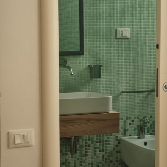 MaeraBedroomToilet_1