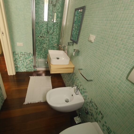 MaeraBedroomToilet_2