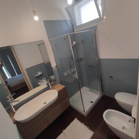 MaeraMasterBedroomToilet_1