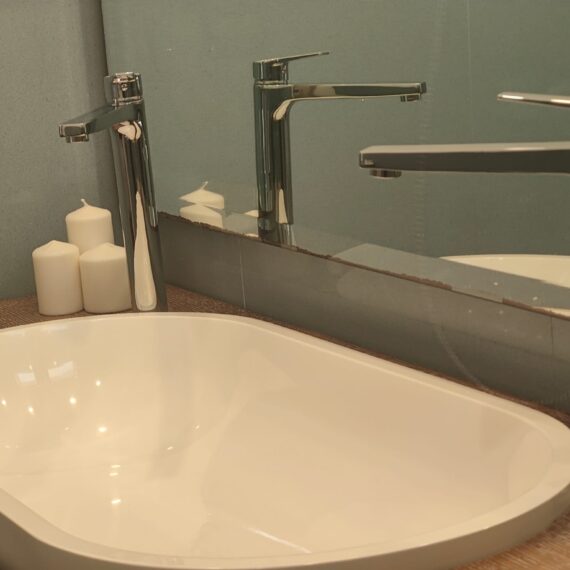 MaeraMasterBedroomToilet_2